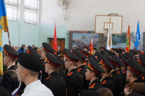 Здесь стоят кадеты восьми муниципалитетов Свердловской области. 