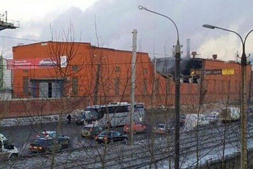 Один осколок попал в Цинковый завод Челябинска, была разрушена часть стены здания
