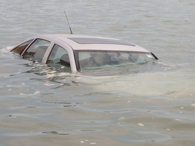 машина под водой
